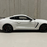 FORD SHELBY GT-350R (OXFORD WHITE W/ LIGHTNING BLUE STRIPES) 1:18 DIECAST
