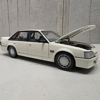 1985 HOLDEN VK COMMODORE SS GROUP THREE - 1:18 SCALE DIECAST MODEL - BIANTE