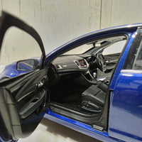HOLDEN VF COMMODORE SSV REDLINE - SLIPSTREAM BLUE - 1:18 SCALE DIECAST MODEL - BIANTE