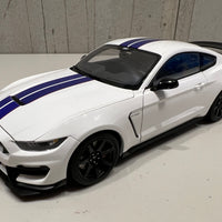 FORD SHELBY GT-350R (OXFORD WHITE W/ LIGHTNING BLUE STRIPES) 1:18 DIECAST