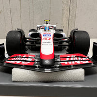 HAAS F1 TEAM VF-22 - MICK SCHUMACHER - FIRST POINTS - BRITISH GP 2022 - 1:18 Scale Resin Model Car - Minichamps