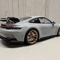 Porsche 911 (992) GT3 2021 Chalk / Gold Wheels - 1:18 Model - Minichamps