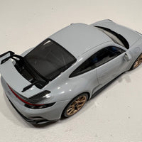 Porsche 911 (992) GT3 2021 Chalk / Gold Wheels - 1:18 Model - Minichamps
