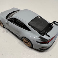 Porsche 911 (992) GT3 2021 Chalk / Gold Wheels - 1:18 Model - Minichamps