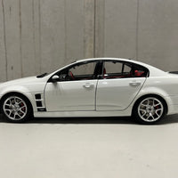 HSV W427 - 2008 - Heron White - 1:18 Diecast Model Car - BIANTE