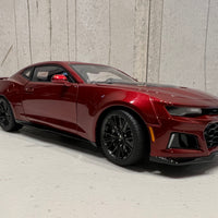 CHEVROLET CAMARO ZL1 2017 (GARNET RED TINTCOAT) - 1:18 Scale Composite Model Car