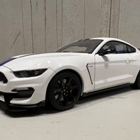 FORD SHELBY GT-350R (OXFORD WHITE W/ LIGHTNING BLUE STRIPES) 1:18 DIECAST