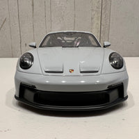 Porsche 911 (992) GT3 2021 Chalk / Gold Wheels - 1:18 Model - Minichamps