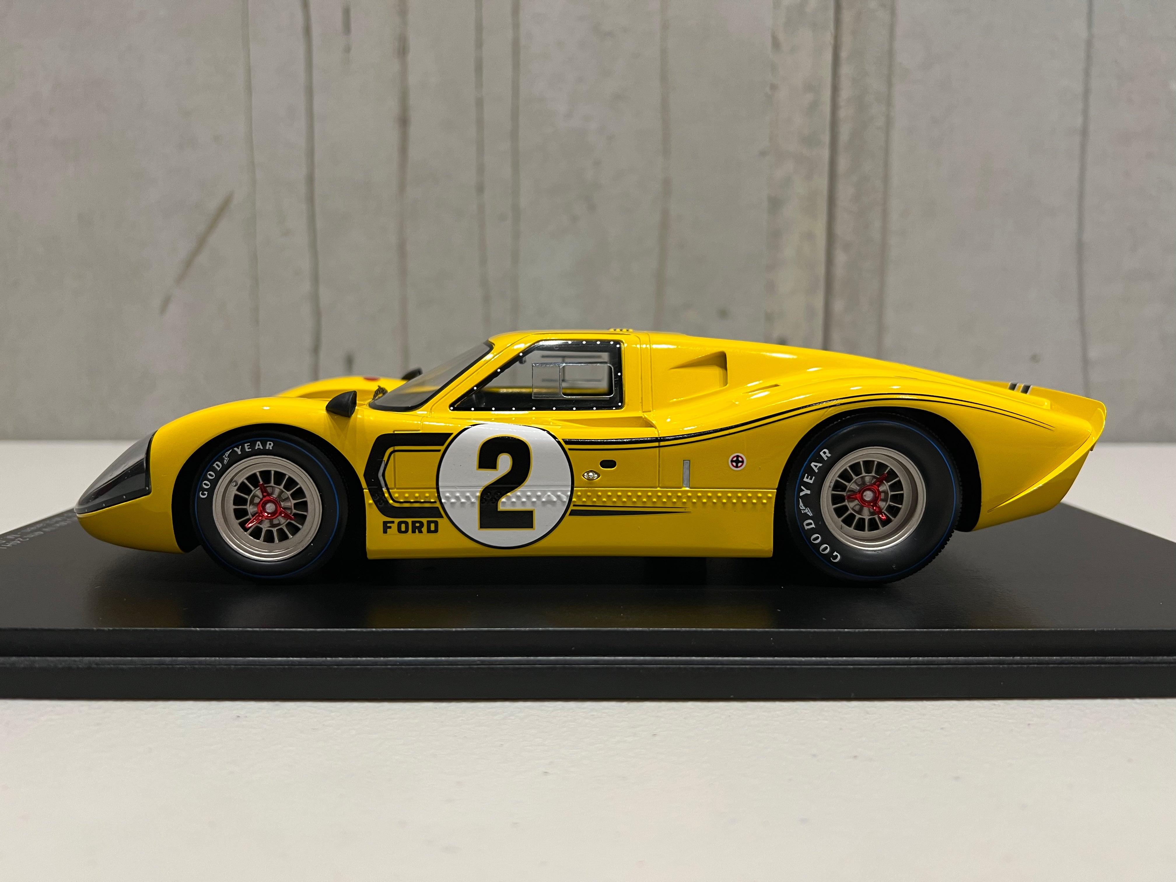 Ford GT40 Mk IV No.2 4th 24H Le Mans 1967 B. McLaren - M. Donohue - With  Acrylic Cover - 1:18 Scale Resin Model Car - SPARK