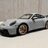 Porsche 911 (992) GT3 2021 Chalk / Gold Wheels - 1:18 Model - Minichamps