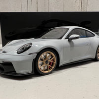 Porsche 911 (992) GT3 2021 Chalk / Gold Wheels - 1:18 Model - Minichamps
