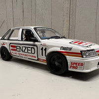 Holden VK Commodore 1986 Bathurst Car 1:18 Diecast Model - Classic Carlectables