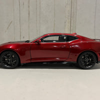 CHEVROLET CAMARO ZL1 2017 (GARNET RED TINTCOAT) - 1:18 Scale Composite Model Car
