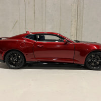 CHEVROLET CAMARO ZL1 2017 (GARNET RED TINTCOAT) - 1:18 Scale Composite Model Car
