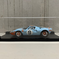 Ford GT 40 No.9 Winner 24H Le Mans 1968 - P. Rodriguez - L. Bianchi - With Acrylic Cover - 1:18 Scale Resin Model Car
