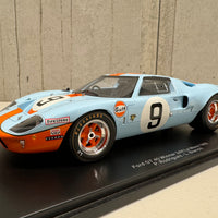 Ford GT 40 No.9 Winner 24H Le Mans 1968 - P. Rodriguez - L. Bianchi - With Acrylic Cover - 1:18 Scale Resin Model Car