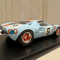Ford GT 40 No.9 Winner 24H Le Mans 1968 - P. Rodriguez - L. Bianchi - With Acrylic Cover - 1:18 Scale Resin Model Car