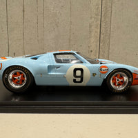 Ford GT 40 No.9 Winner 24H Le Mans 1968 - P. Rodriguez - L. Bianchi - With Acrylic Cover - 1:18 Scale Resin Model Car