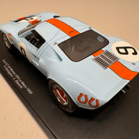 Ford GT 40 No.9 Winner 24H Le Mans 1968 - P. Rodriguez - L. Bianchi - With Acrylic Cover - 1:18 Scale Resin Model Car
