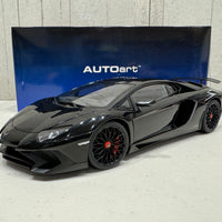 LAMBORGHINI AVENTADOR LP750-4 SV (NERO ALDEBARAN/GLOSS BLACK) 1:18 - AUTOART