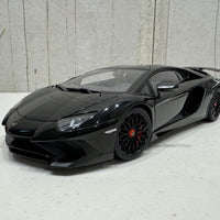 LAMBORGHINI AVENTADOR LP750-4 SV (NERO ALDEBARAN/GLOSS BLACK) 1:18 - AUTOART