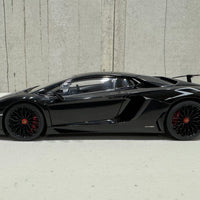 LAMBORGHINI AVENTADOR LP750-4 SV (NERO ALDEBARAN/GLOSS BLACK) 1:18 - AUTOART