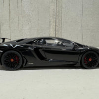 LAMBORGHINI AVENTADOR LP750-4 SV (NERO ALDEBARAN/GLOSS BLACK) 1:18 - AUTOART