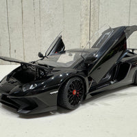 LAMBORGHINI AVENTADOR LP750-4 SV (NERO ALDEBARAN/GLOSS BLACK) 1:18 - AUTOART