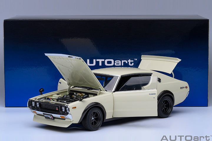 NISSAN SKYLINE 2000 GT-R (KPGC110) TUNED VERSION (WHITE) - 1:18 SCALE
