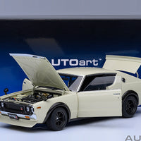 NISSAN SKYLINE 2000 GT-R (KPGC110) TUNED VERSION (WHITE) - 1:18 SCALE MODEL - AUTOart
