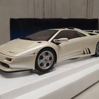 LAMBORGHINI DIABLO SE30 JOTA (BALLON WHITE/PEARL WHITE) 1:18 AUTOART