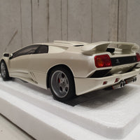 LAMBORGHINI DIABLO SE30 JOTA (BALLON WHITE/PEARL WHITE) 1:18 AUTOART