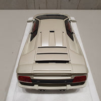 LAMBORGHINI DIABLO SE30 JOTA (BALLON WHITE/PEARL WHITE) 1:18 AUTOART