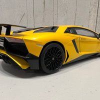 LAMBORGHINI AVENTADOR LP750-4 SV (NEW GIALLO ORION/METALLIC YELLOW) 1:18 - AUTOART