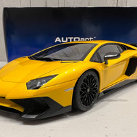 LAMBORGHINI AVENTADOR LP750-4 SV (NEW GIALLO ORION/METALLIC YELLOW) 1:18 - AUTOART