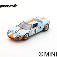 Ford GT 40 No.9 Winner 24H Le Mans 1968 - P. Rodriguez - L. Bianchi - With Acrylic Cover - 1:18 Scale Resin Model Car