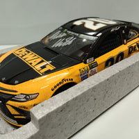 Matt Kensheth 2017 Dewalt Last Ride 1:24 Elite Diecast Autographed Race Version 1 of 100