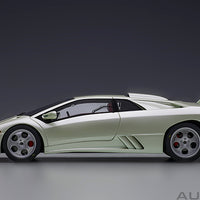 LAMBORGHINI DIABLO SE30 JOTA (BALLON WHITE/PEARL WHITE) 1:18 AUTOART