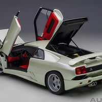 LAMBORGHINI DIABLO SE30 JOTA (BALLON WHITE/PEARL WHITE) 1:18 AUTOART