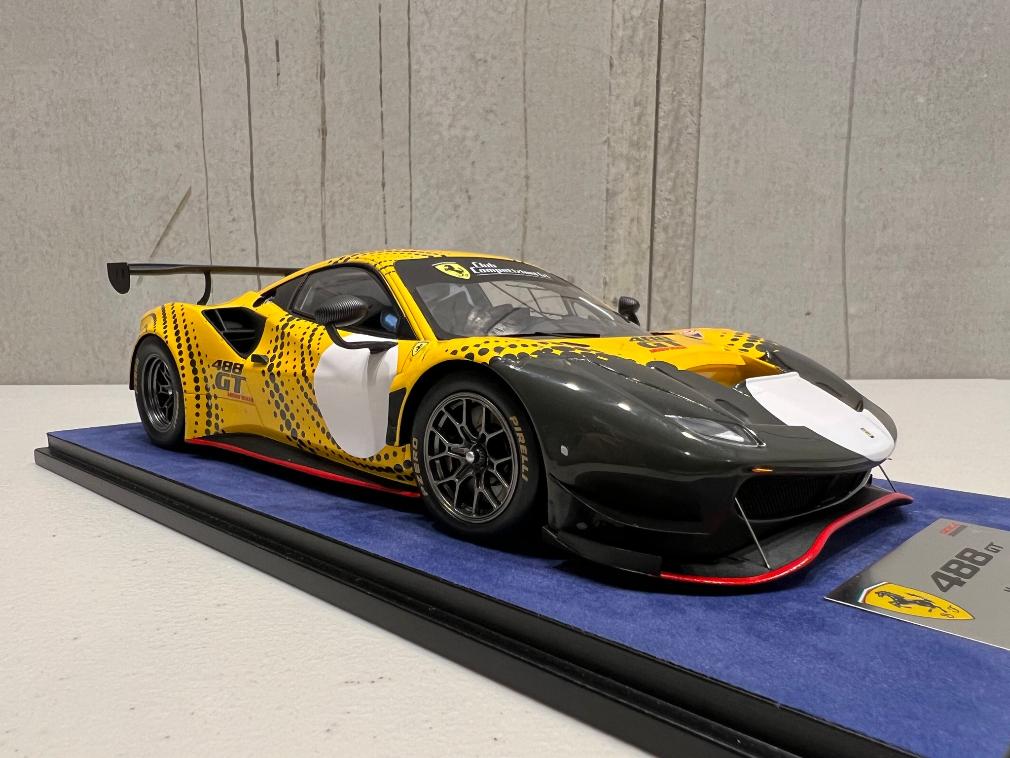 Ferrari 488 GT Modificata - 1:18 Resin Model Car - LookSmart