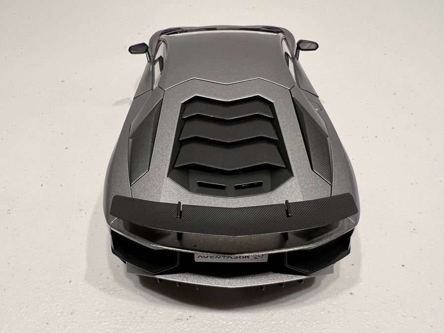 LAMBORGHINI AVENTADOR LP750-4 SV (GRIGIO TITANS/MATT GREY) 1:18 - AUTOART