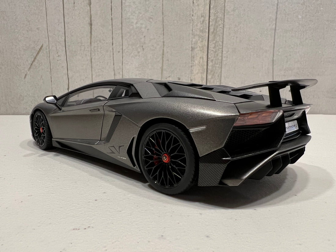 LAMBORGHINI AVENTADOR LP750-4 SV (GRIGIO TITANS/MATT GREY) 1:18 - AUTOART