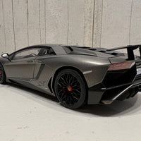 LAMBORGHINI AVENTADOR LP750-4 SV (GRIGIO TITANS/MATT GREY) 1:18 - AUTOART