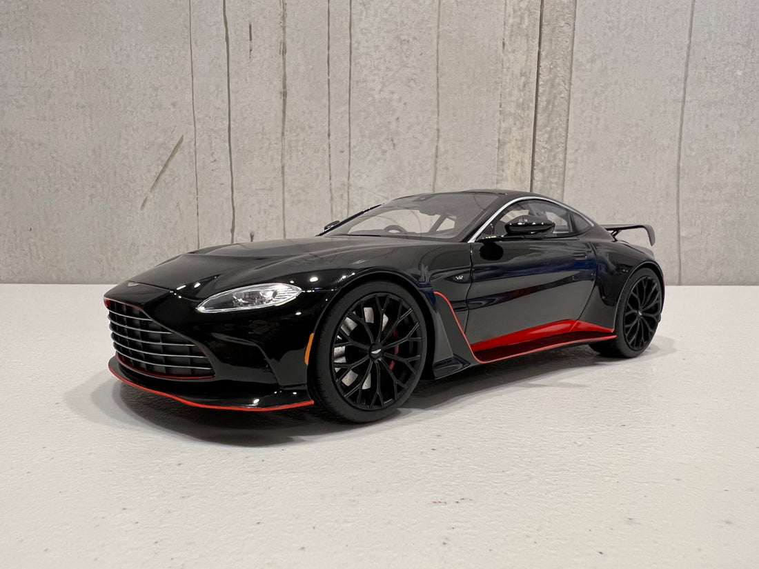 Aston Martin V12 Vantage Jet Black - 1:18 Scale Resin Model Car - TOPSPEED