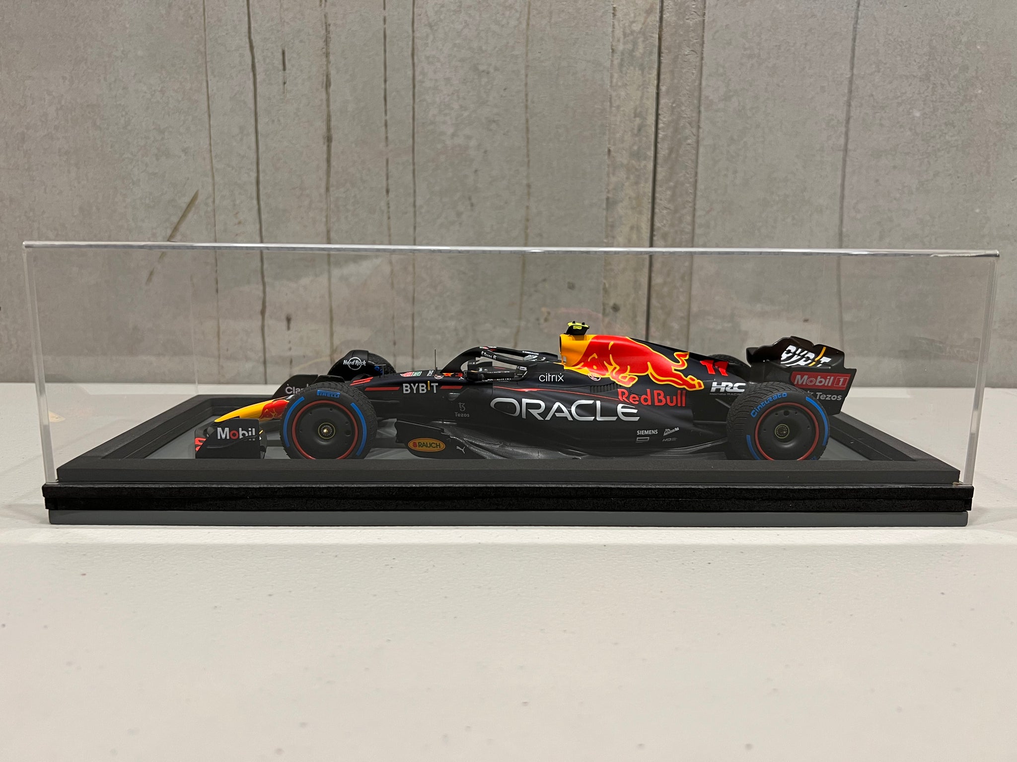 Oracle Red Bull Racing RB18 No.11 Oracle Red Bull Racing - Winner Mona
