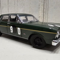 FRED GIBSON - BARRY SETON - 1968 BATHURST XT GT FORD FALCON #9D - 1:18 SCALE DIECAST MODEL - CLASSIC CARLECTABLES