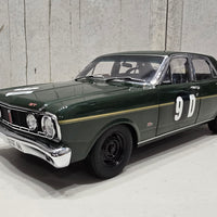 FRED GIBSON - BARRY SETON - 1968 BATHURST XT GT FORD FALCON #9D - 1:18 SCALE DIECAST MODEL - CLASSIC CARLECTABLES