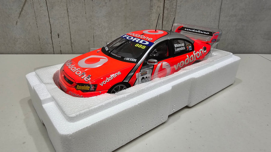 2007 BATHURST WINNER - CRAIG LOWNDES/JAMIE WHINCUP - 1:18 SCALE DIECAST MODEL - CLASSIC CARLECTABLES