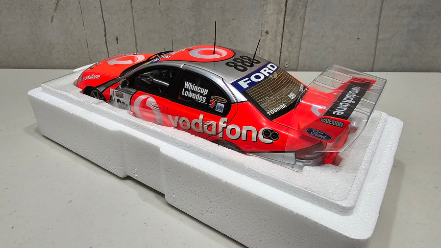 2007 BATHURST WINNER - CRAIG LOWNDES/JAMIE WHINCUP - 1:18 SCALE DIECAST MODEL - CLASSIC CARLECTABLES