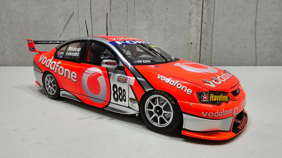 2007 BATHURST WINNER - CRAIG LOWNDES/JAMIE WHINCUP - 1:18 SCALE DIECAST MODEL - CLASSIC CARLECTABLES